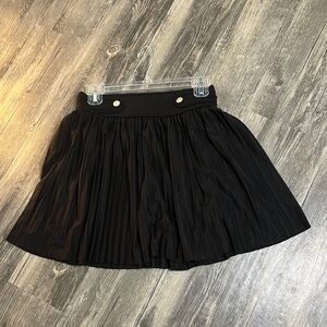 Elegant Black Pleated Skirt. DMBM‎ size large